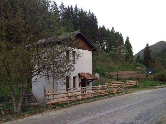Къща Край Реката - Триград Esterno foto
