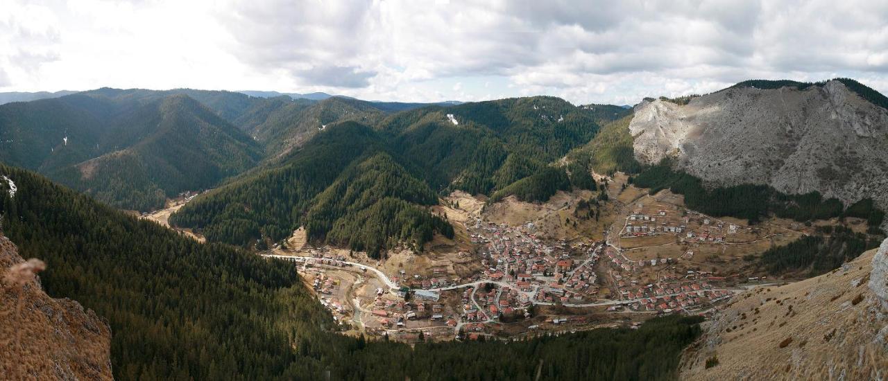 Къща Край Реката - Триград Esterno foto