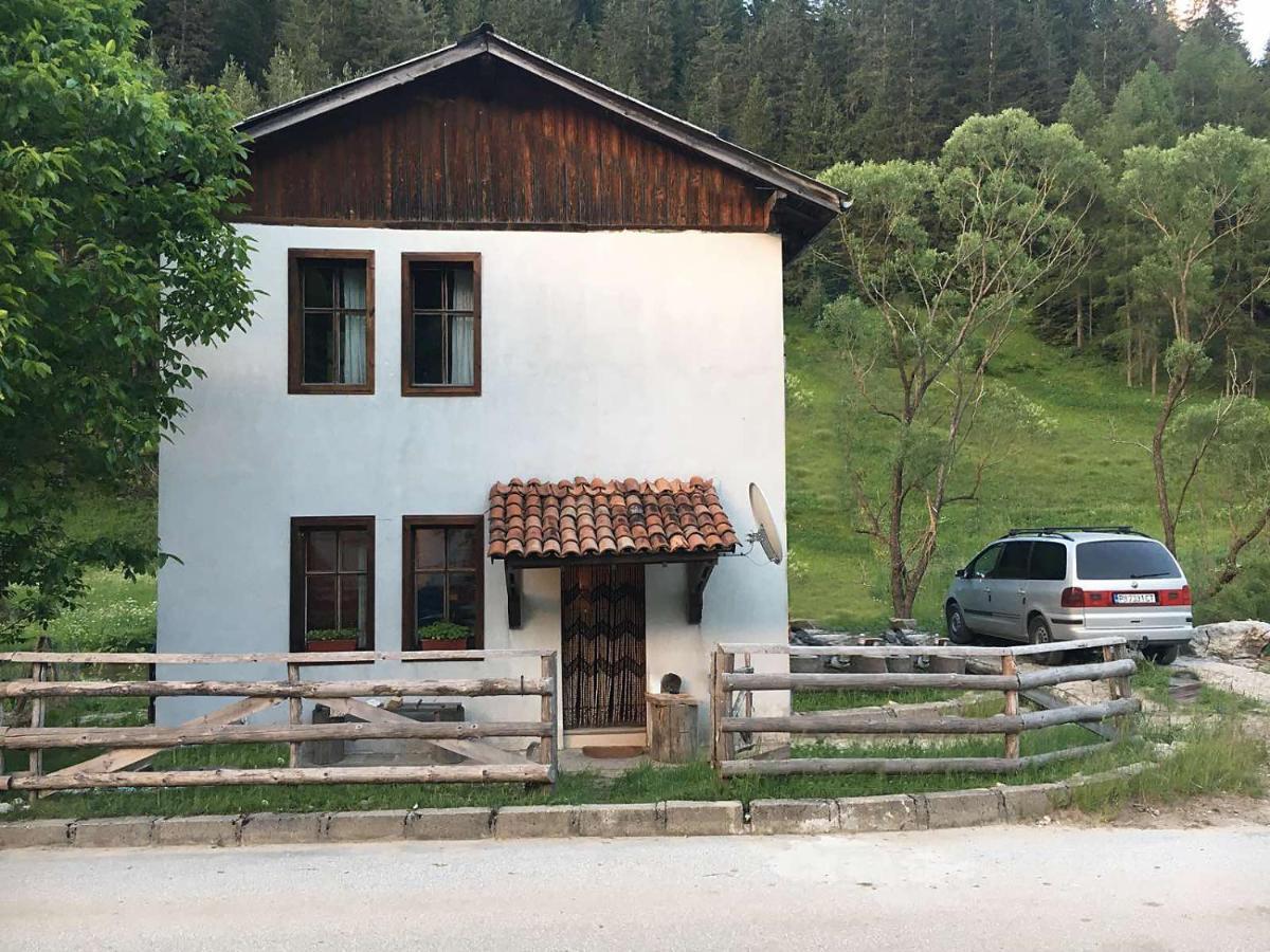 Къща Край Реката - Триград Esterno foto